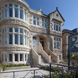 https://2-crescent-gardens-guest-house.tophotelsbath.com